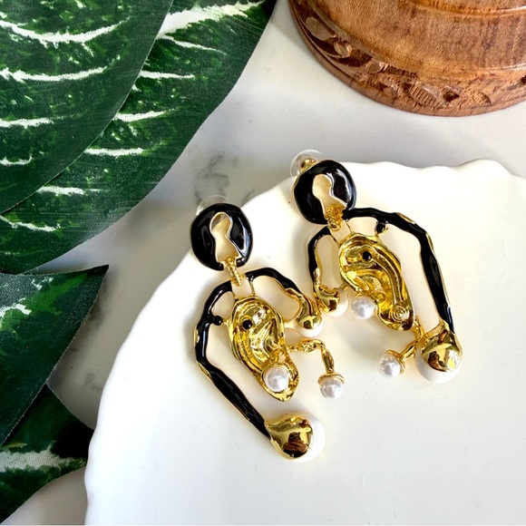 Schiaparelli Inspired Anatomy Ear Gold Tone Earrings Huge Pearl Keyhole Jewelry - Picture 5 of 9